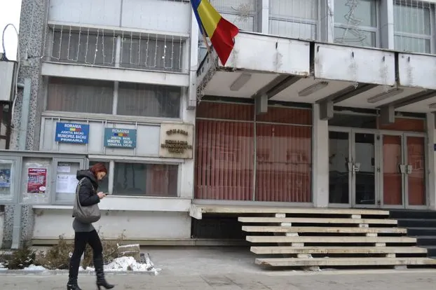 Primăria Bacău achiziționează servicii juridice, deși are un departament juridic