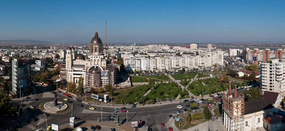 Primăria fericește 16 băcăuani cu repartiții de locuințe