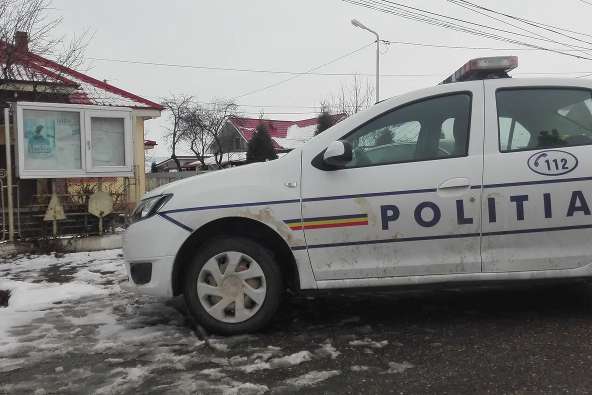 Șoferul unei autoutilitare de deszăpezire, rupt de beat la volan