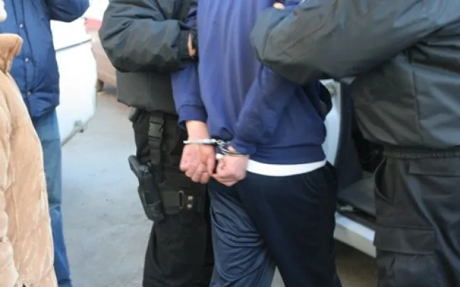 Polițistul cămătar de la Comănești a fost arestat preventiv. El vrea deja să scape de arest