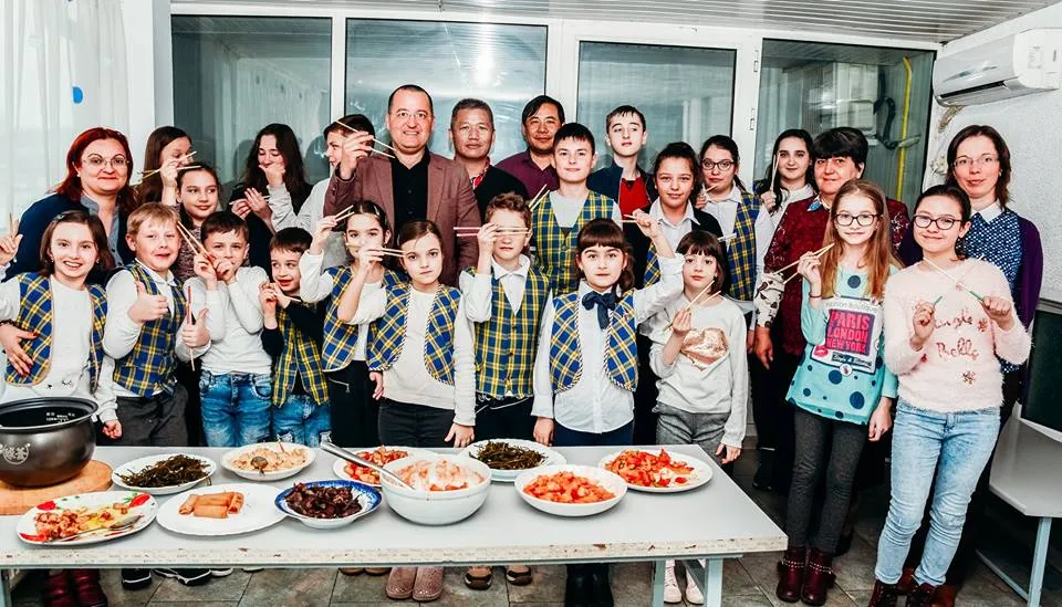 Primarul Oneștiului a trecut la bețișoare