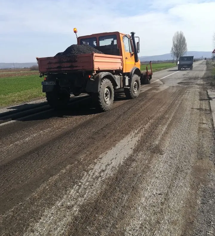 FOTO-VIDEO: Vești bune pentru șoferi: se repară DN11A, unul dintre cele mai ciuruite drumuri din Bacău