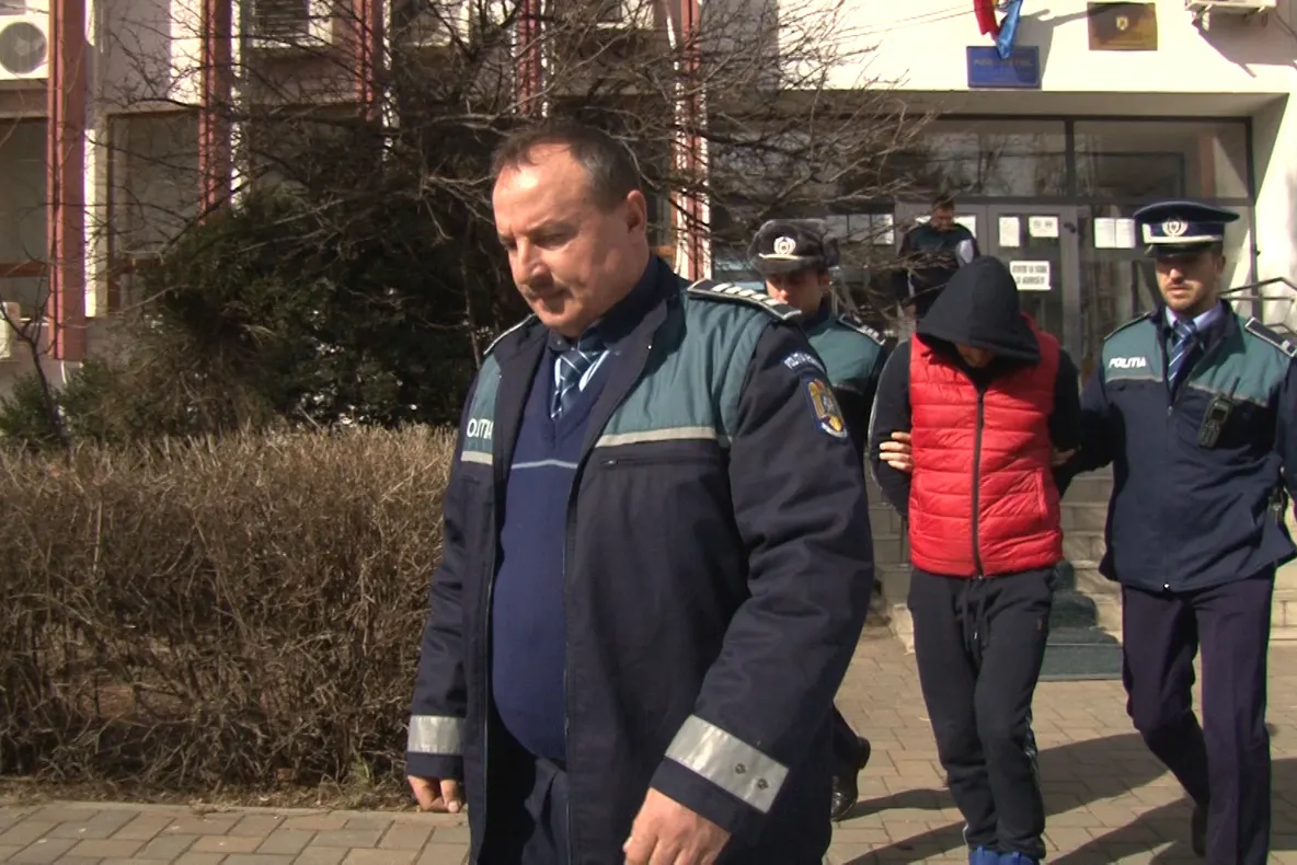 Percheziții la o bandă de hoți din Palanca. Unul dintre spărgători a fost reținut