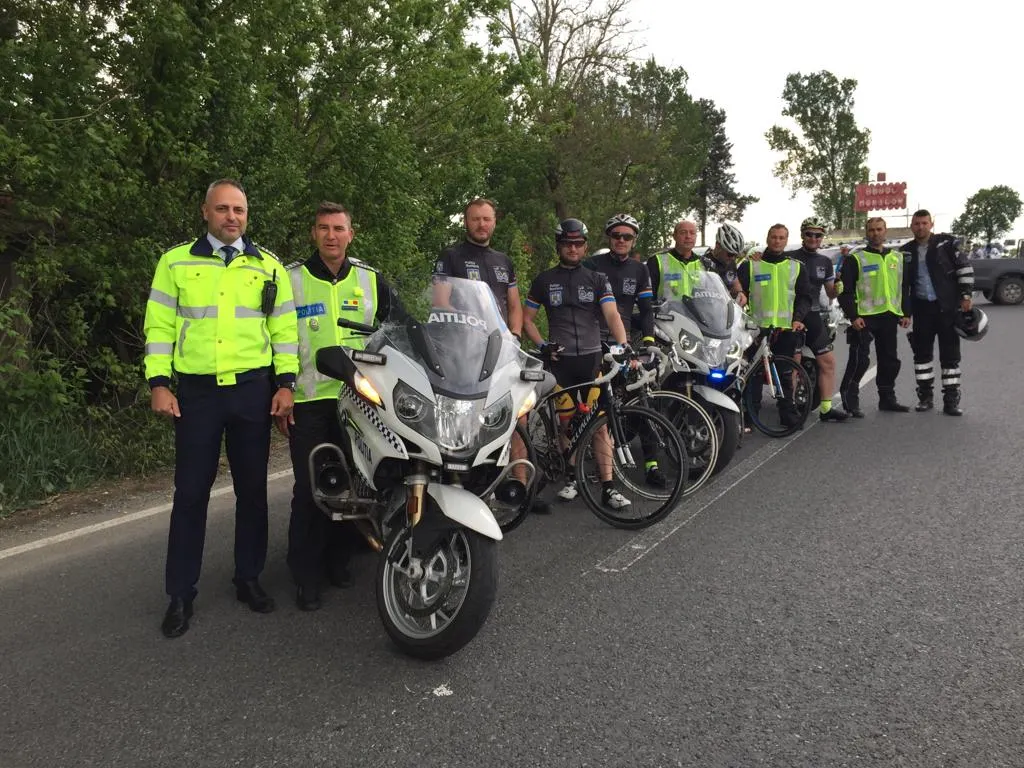 Un polițist din Bacău a pedalat de la București până la mare pentru prevenirea accidentelor cu bicicliști
