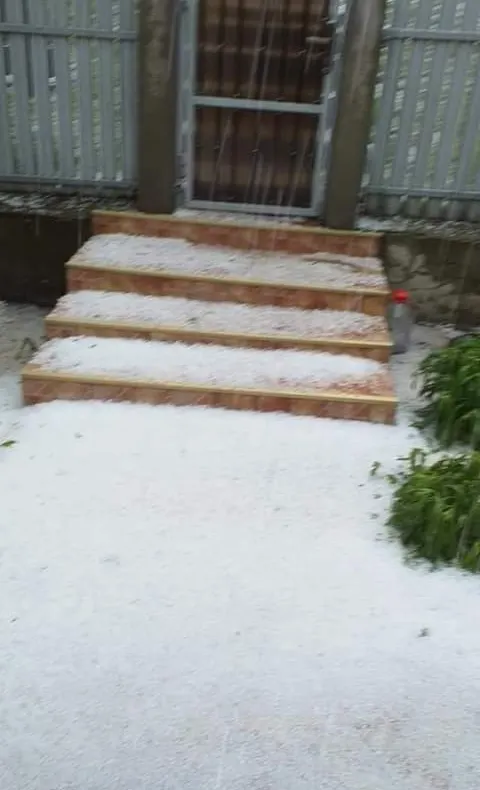 FOTO/VIDEO - ULTIMA ORĂ: Rupere de nori și grindină în Bacău