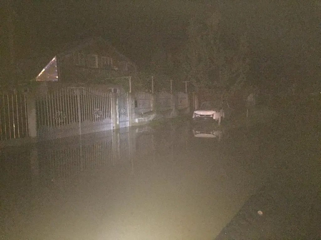VIDEO: Viitură la Valea Seacă. Zeci de case și gospodării sub ape
