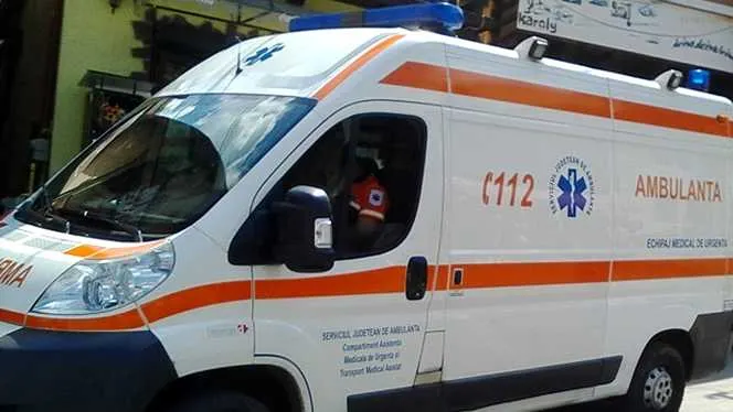 Un copil din Valea Seacă a ajuns în stare gravă la un spital din București după ce, din joacă, s-a lovit cu capul de gresie