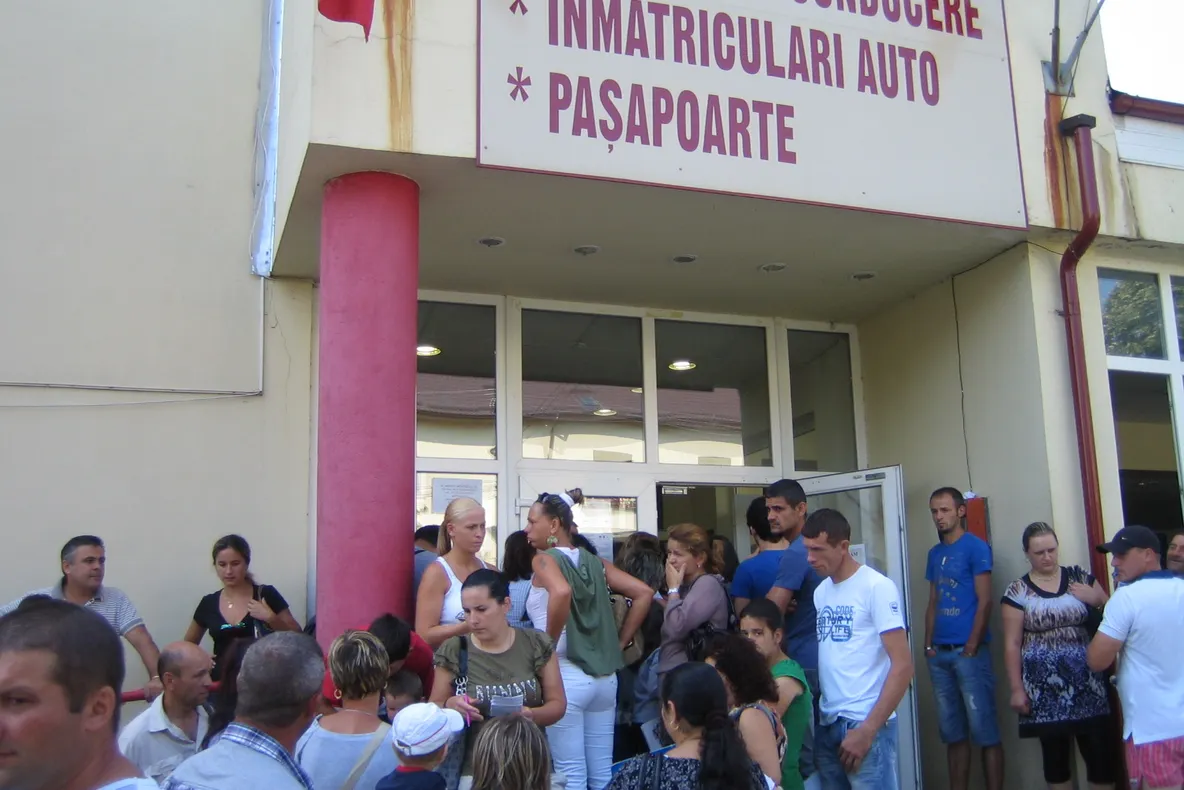 Program de zece ore la Serviciul Pașapoarte Bacău pe perioada verii
