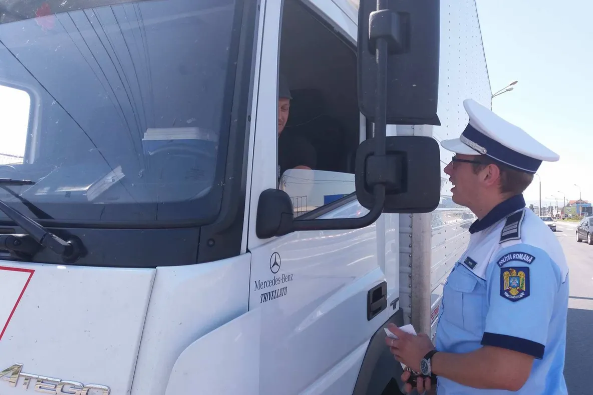 Șoferi, poliţiştii de la Rutieră vă pregătesc o surpriză! O săptămână de controale în trafic. Sunt vizați șoferii de autobuze, microbuze și camioane