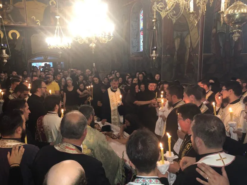 FOTO: PREOTUL BĂRĂSCU, mort de ziua lui în accidentul de la Cleja, VA FI  ÎNMORMÂNTAT ASTĂZI. Gest de ajutor pentru familia părintelui, în Piața Centrală din Bacău