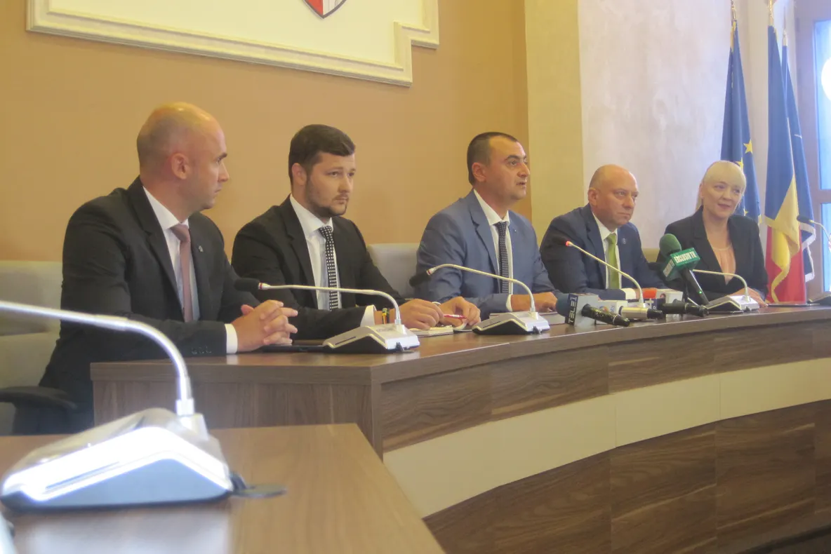 Valentin Ivancea a depus jurământul ca prefect al județului Bacău. Și Paul-Claudiu Cotîrleț a fost învestit, oficial, ca subprefect