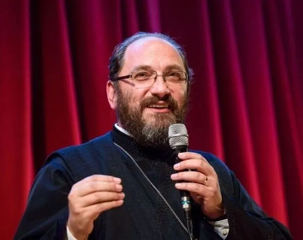 Părintele Constantin Necula, așteptat să conferențieze la Buhuși de Ziua Crucii