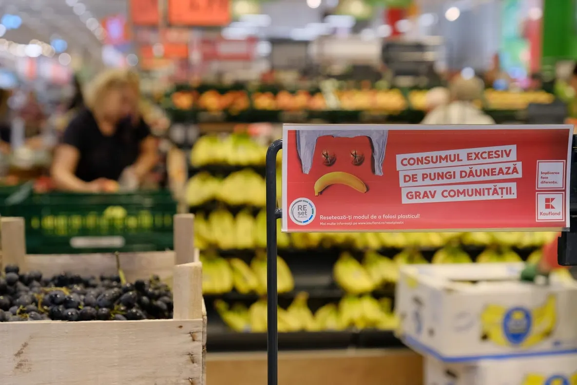 ATENȚIE! Dosar penal pentru furt dacă mai luați pungi de unică folosință din Kaufland. Măsura a intrat în vigoare de ieri