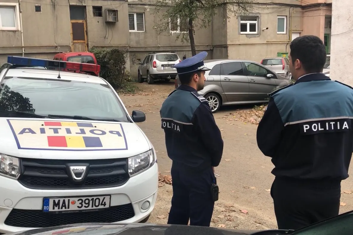 Șocant! Și-a înjunghiat concubina, apoi a anunțat la 112 că femeia s-a sinucis! Copiii femeii erau în camera alăturată