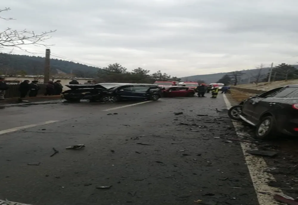 Două accidente au avut loc sâmbătă dimineață în județul Bacău