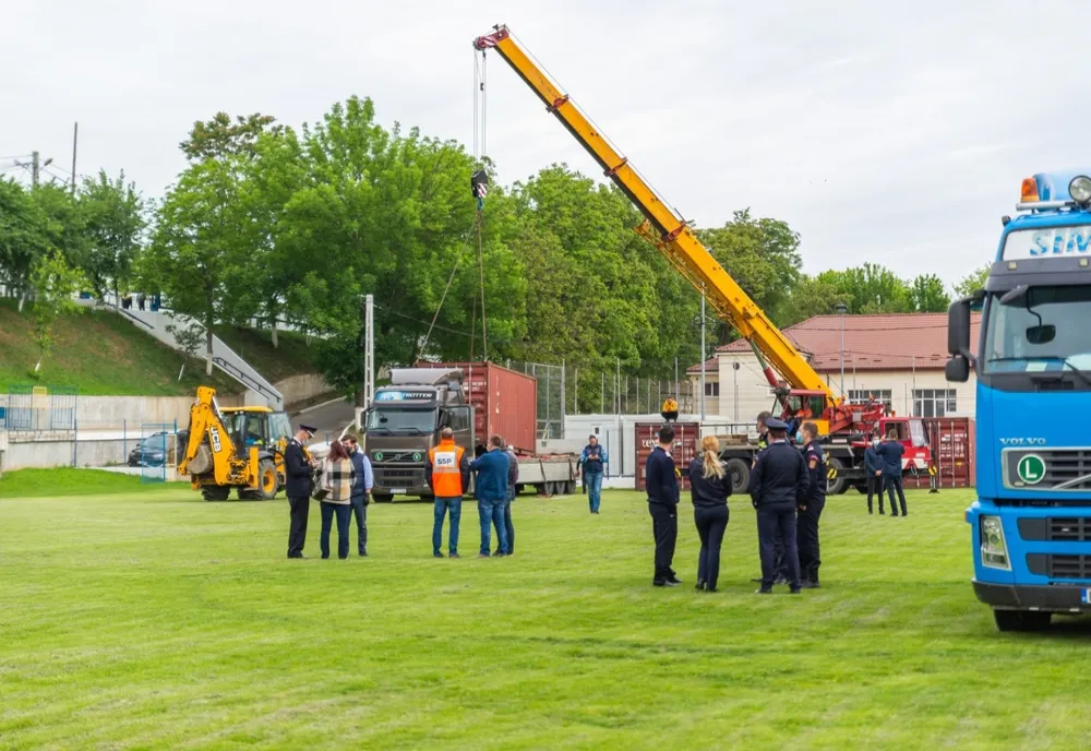 A început montarea spitalului modular la Baza Letea