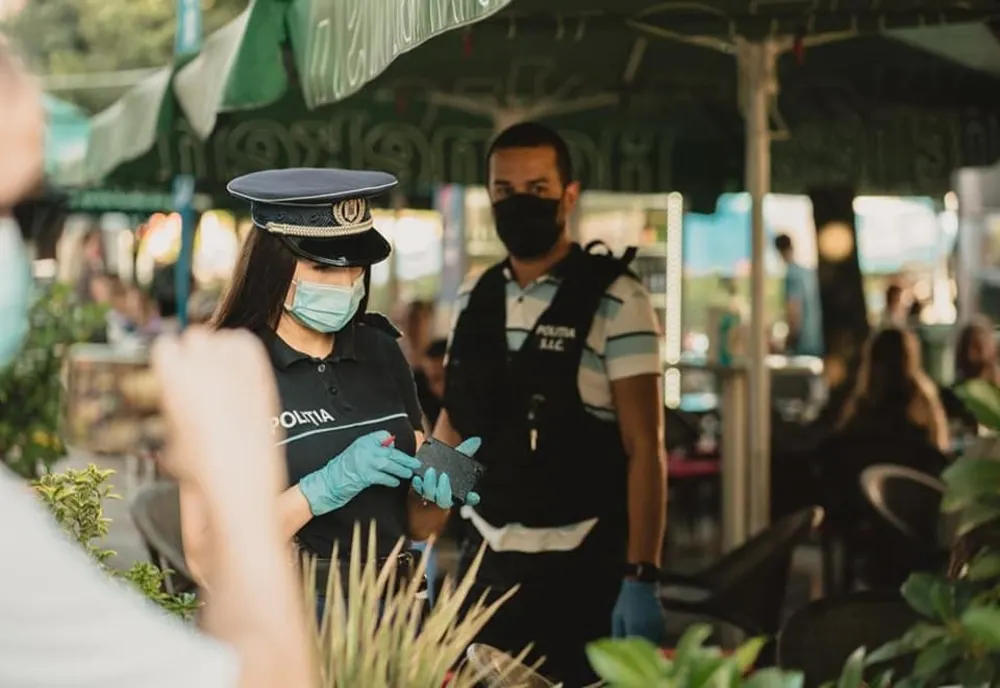 Weekend plin de controale în zonele turistice și comerciale ale județului. 2.000 de persoane legitimate, 213 amenzi aplicate