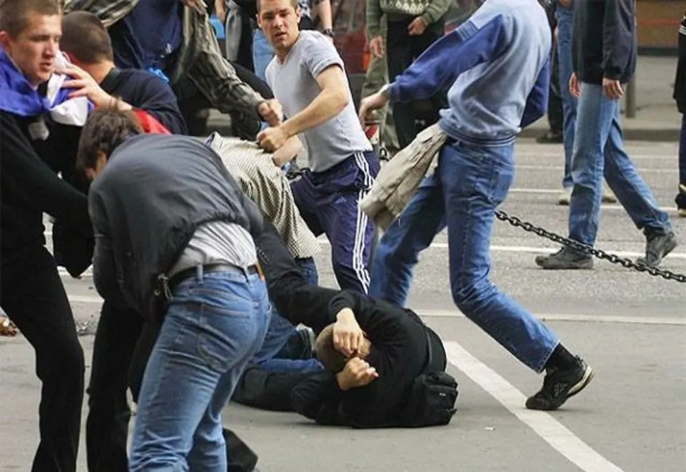 Bătaie pe o terasă din Ardeoani! Cinci bărbați, reținuți!