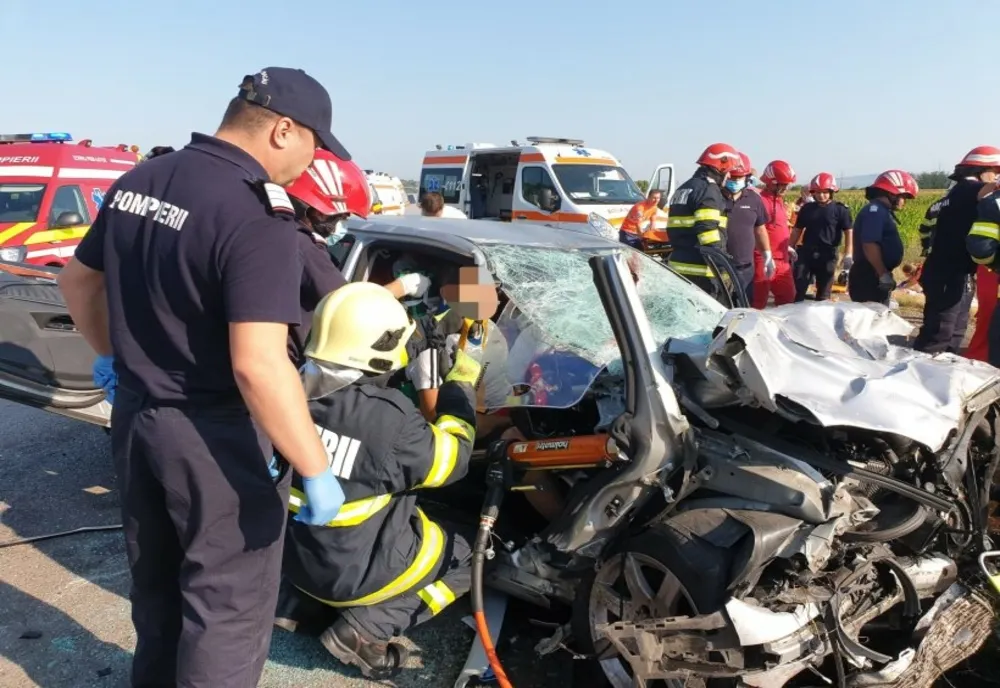 Minorul rănit duminică, în accidentul din județul Bacău, transferat la București cu un elicopter. Cât de GRAVĂ este situația
