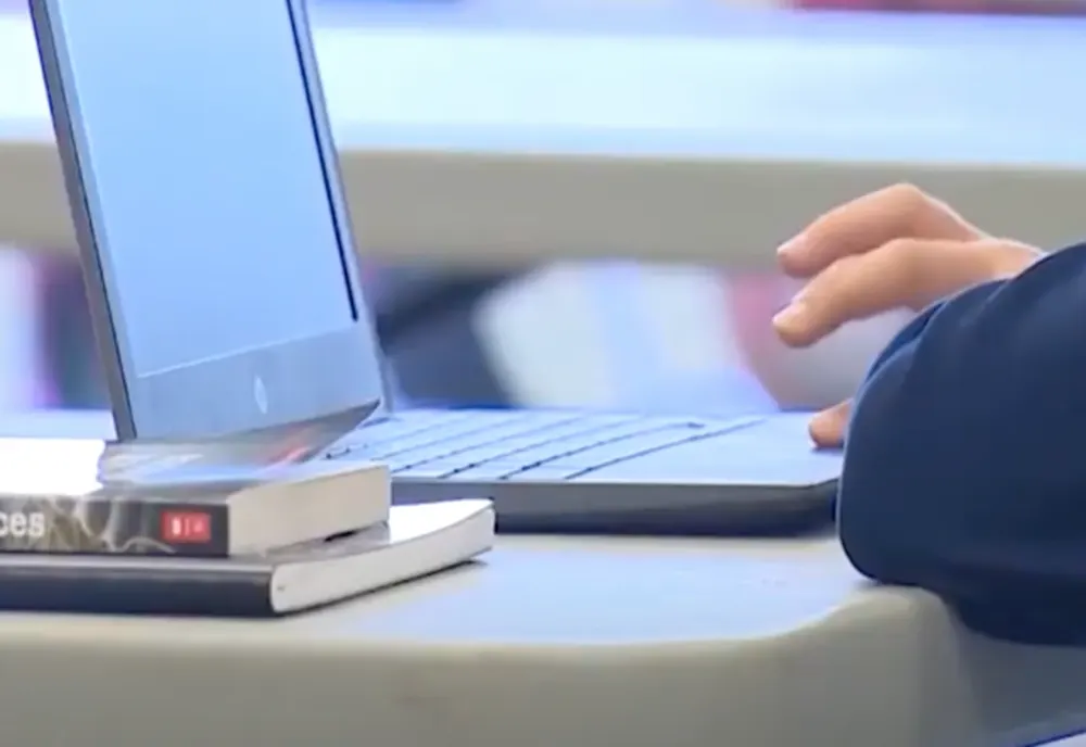 Sorin Cîmpeanu: Este posibil ca, în București, la jumătatea lunii octombrie, școlile să treacă în ONLINE