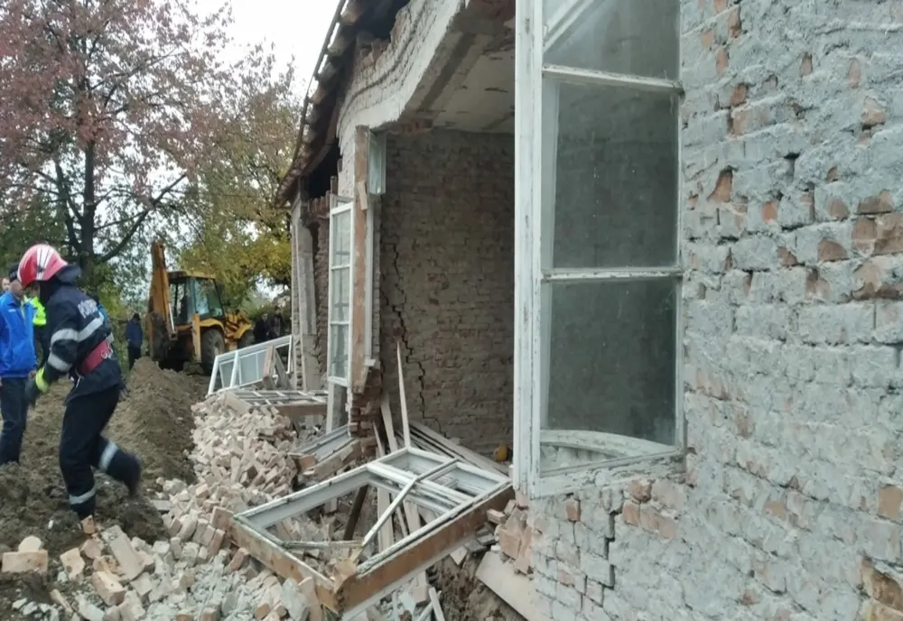 O persoană și-a pierdut viața după ce un perete s-a prăbușit peste ea
