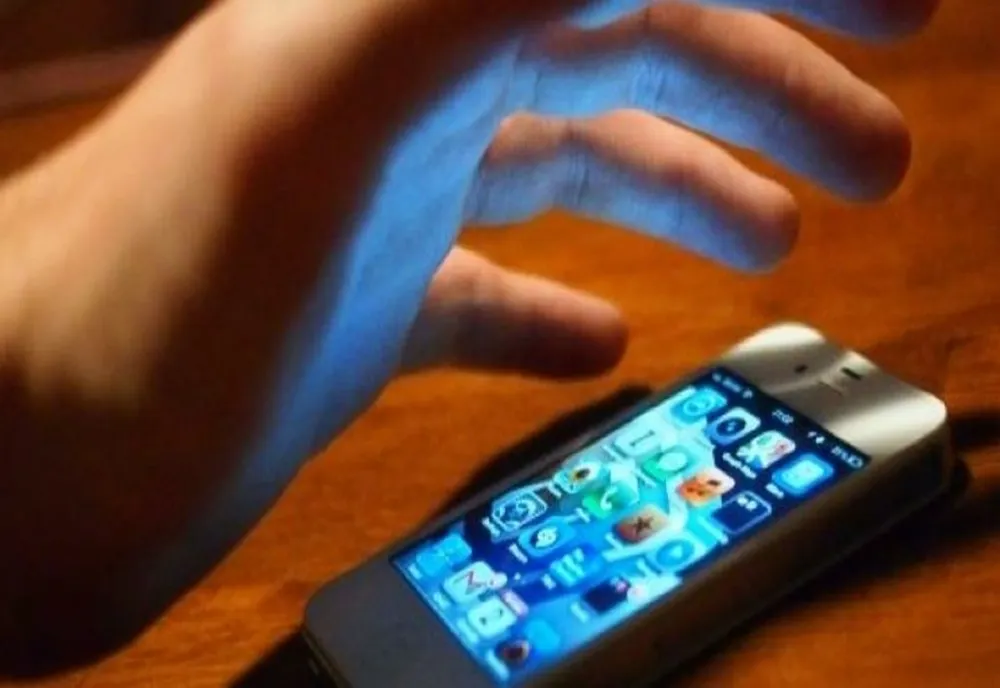 Cum au rămas cinci băcăuani fără telefoane