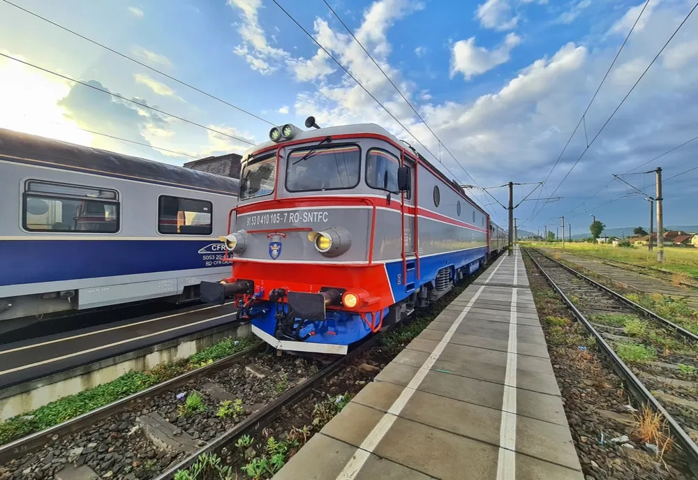 Grevă spontană la CFR - garniturile de tren care ar trebui să plece din gări sunt blocate