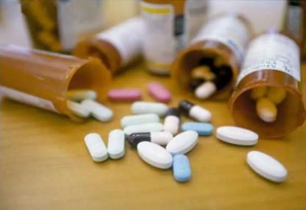 Semnal de ALARMĂ! Românii cumpără cantități URIAȘE de medicamente FĂRĂ prescripție medicală - STUDIU