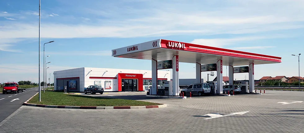 Lukoil ia în calcul intrarea în insolvență a Rafinăriei Petrotel