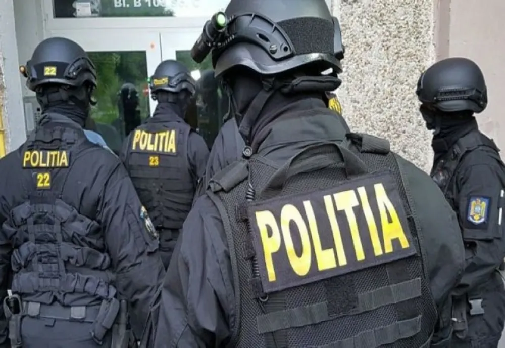 Percheziții la traficanții de droguri! Ce au găsit polițiștii