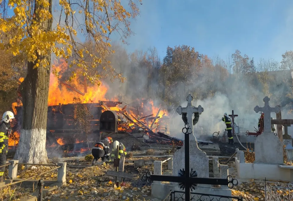 ULTIMĂ ORĂ: Incendiu la o biserică din Bacău