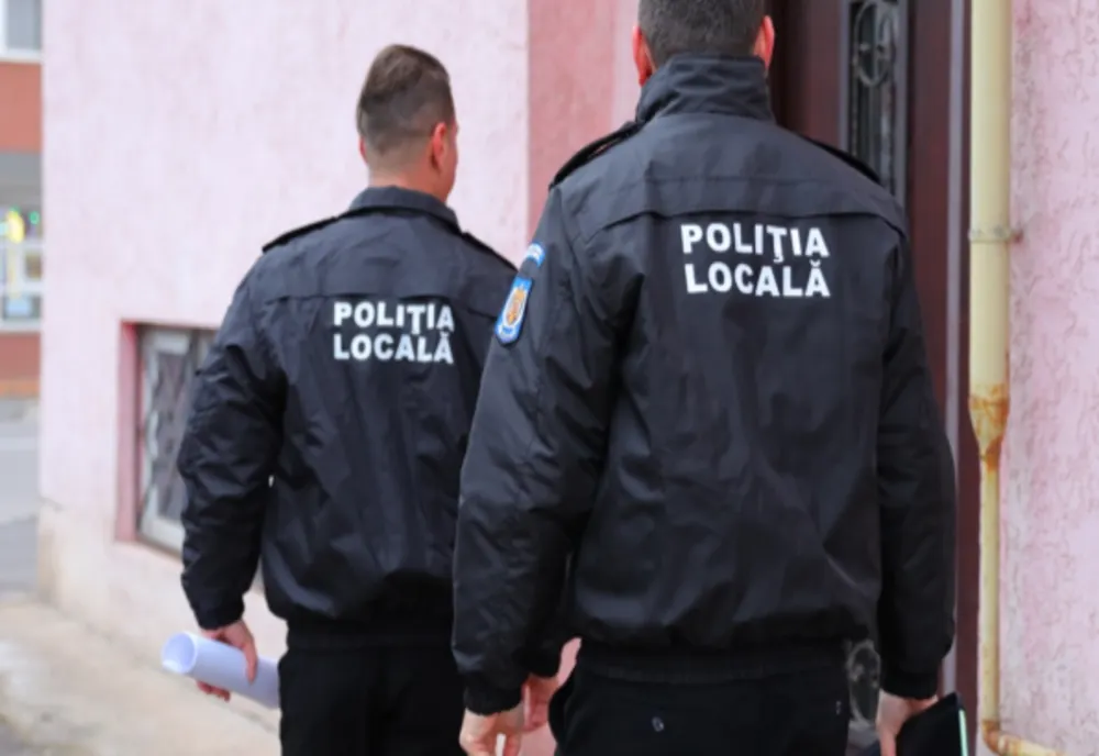 Polițiștii locali băcăuani solicită spor pentru că fac „febră musculară” la degete