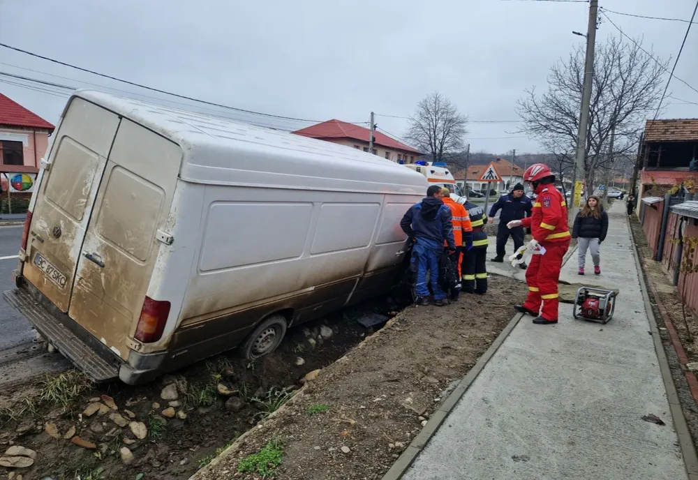 Două persoane rănite în urma unui accident rutier produs la Bogdănești