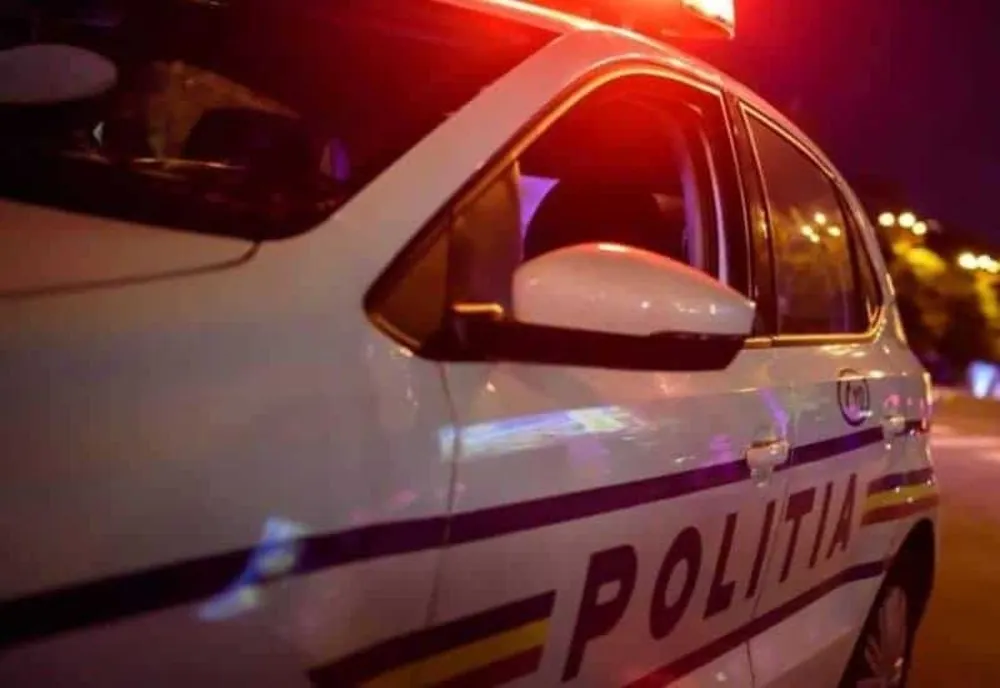 O fată de 13 ani s-a aruncat de la etajul 10, după o ceartă cu mama sa. Fata a murit la spital