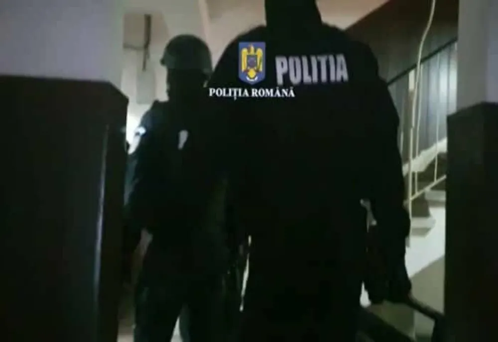 Percheziții la o bandă de hoți specializată în spargeri de locuințe. Patru bărbați au fost reținuți