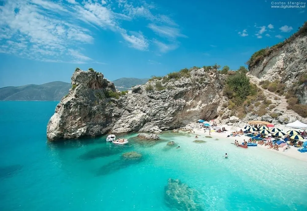 S-au scumpit vacanțele în Grecia. Cât costă o noapte de cazare în Thassos