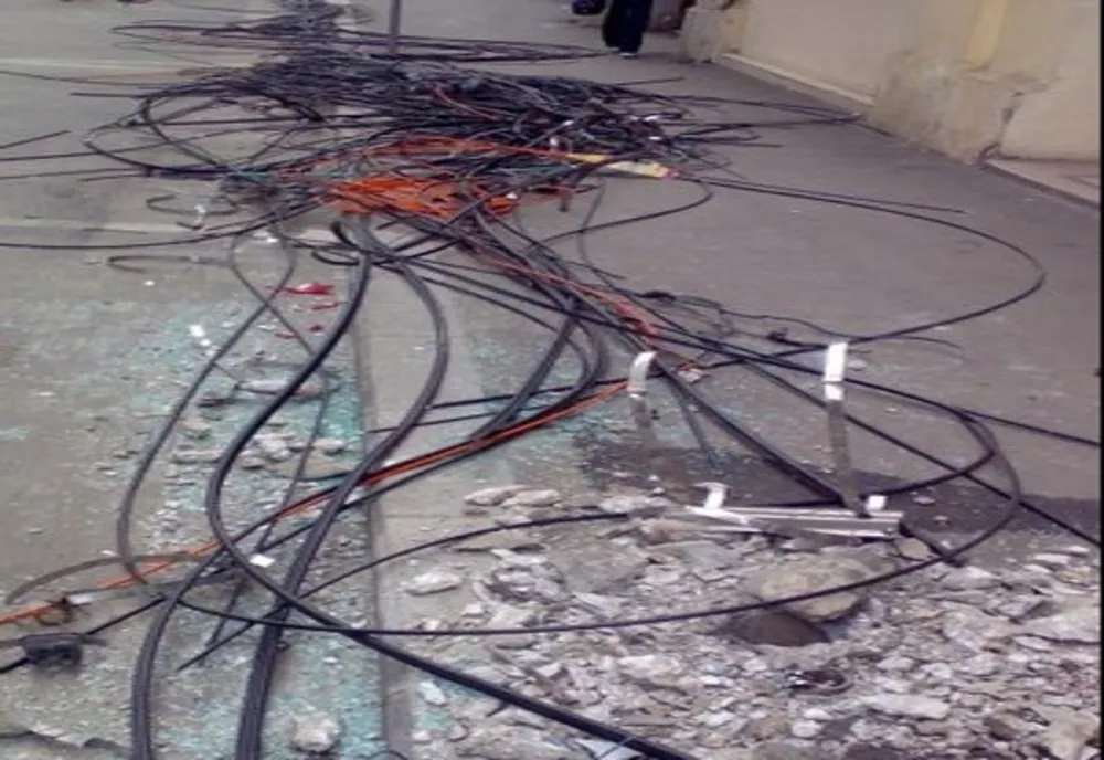Spitalul din Onești a rămas FĂRĂ telecomunicații după ce hoții au furat cablurile. Situație revoltătoare