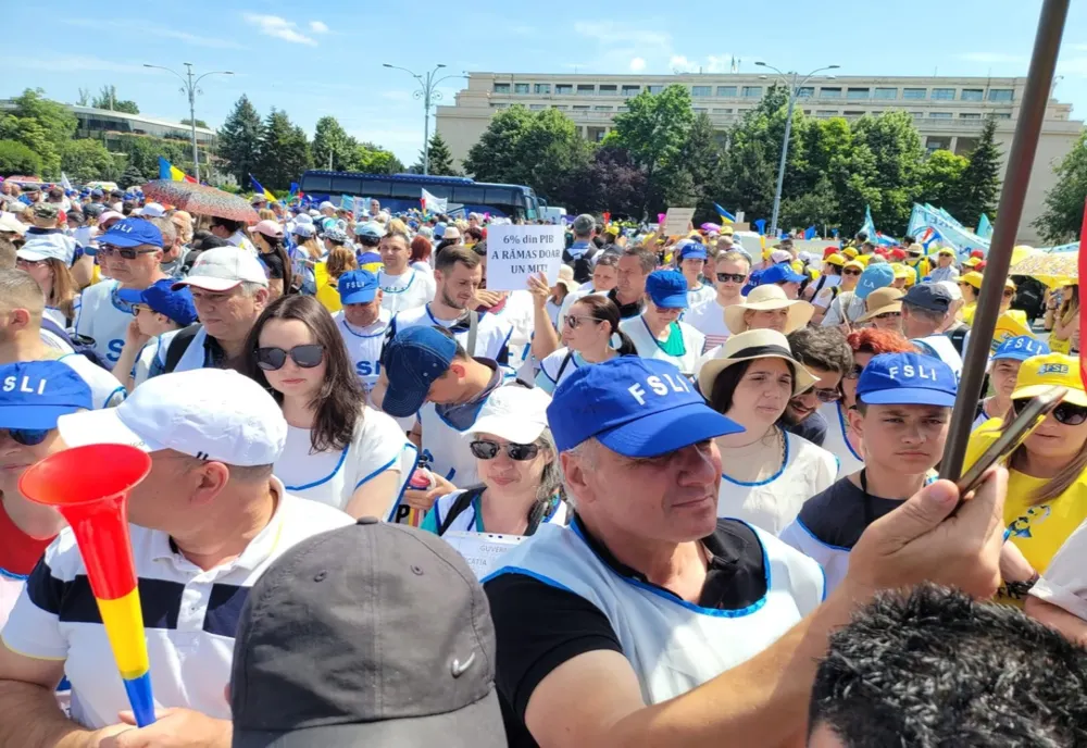 PROTESTELE PROFESORILOR RISCĂ SĂ PARALIZEZE ACTIVITATEA NOULUI AN ȘCOLAR. PREMIERUL BOLOJAN, REACȚIE HALUCINANTĂ: ”NU EXISTĂ MOTIVE REALE”