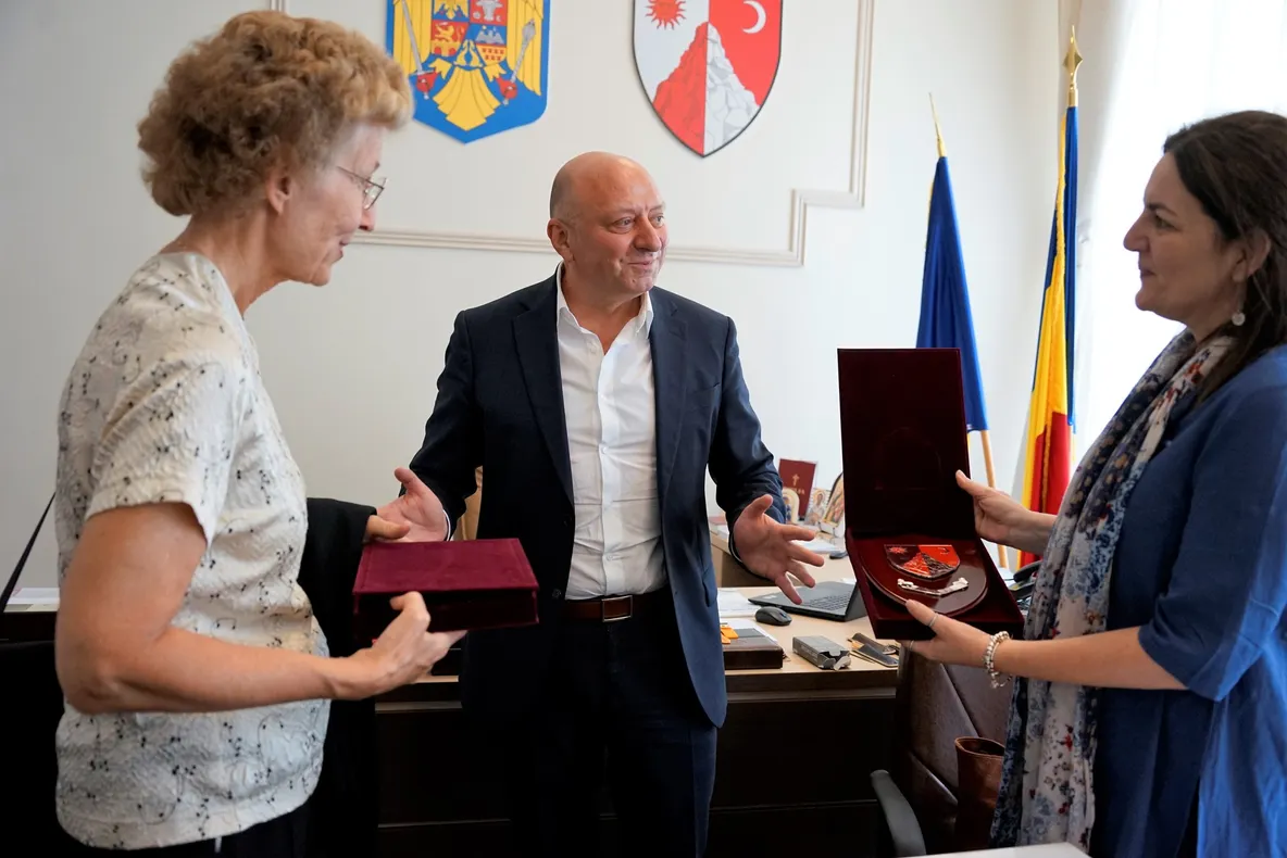 Vizita Ambasadorului Norvegiei și reprezentantei UNICEF la Consiliul Județean Bacău consolidează parteneriatul pentru dezvoltarea serviciilor sociale