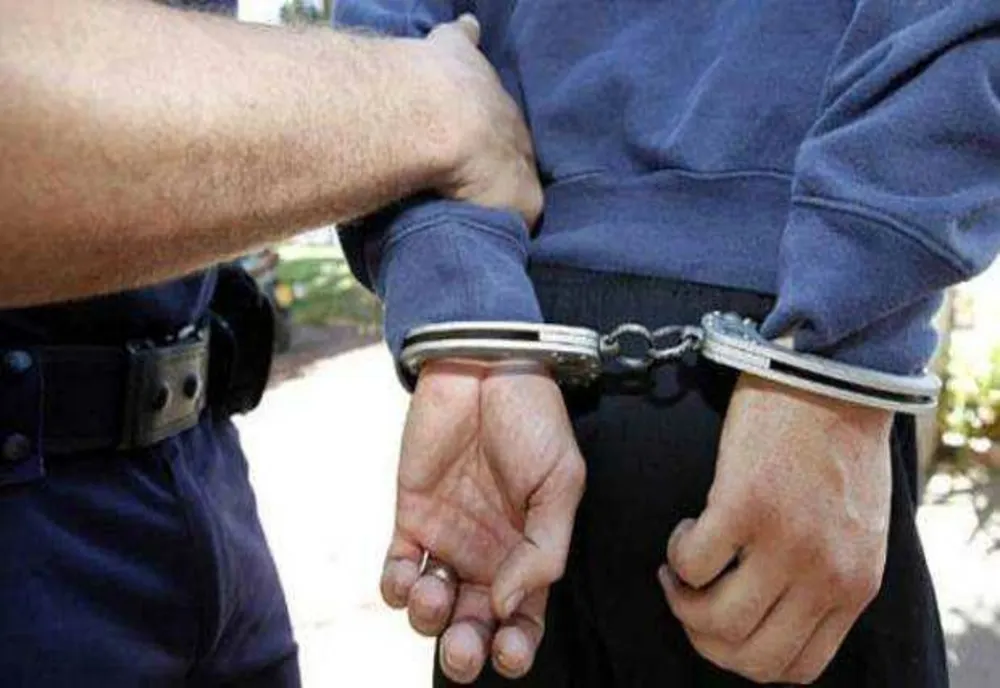 POLIȚIST DIN NEAMȚ, ARESTAT ALĂTURI DE O GRUPARE CARE VINDEA DROGURI INCLUSIV ELEVILOR