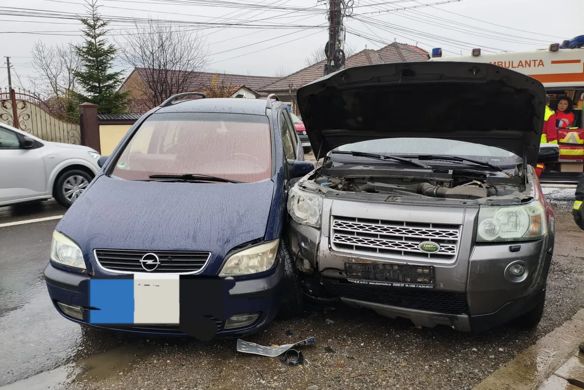 Accident rutier cu trei victime la Dărmănești - intervenție a pompierilor comăneșteni