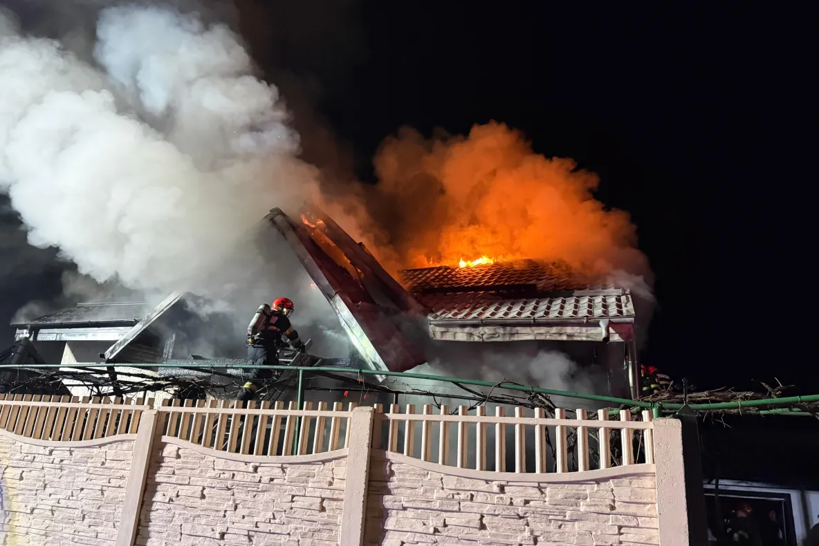 Incendiu la o locuință din Onești, soldat cu un deces și o persoană transportată la spital