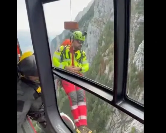 Misiune contracronometru în Bucegi: trei tineri salvați cu elicopterul VIDEO
