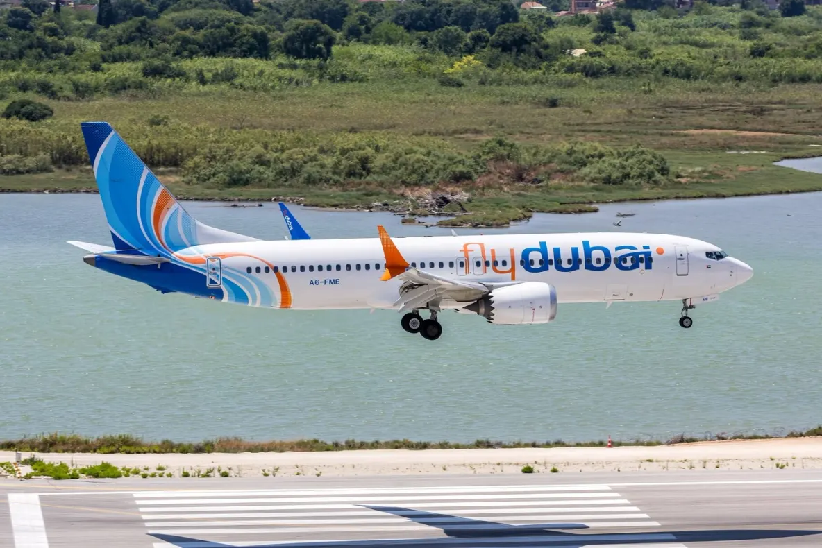 Pilot FlyDubai înjunghiat de copilot în timpul zborului. Pasagerii au intervenit și au imobilizat atacatorul