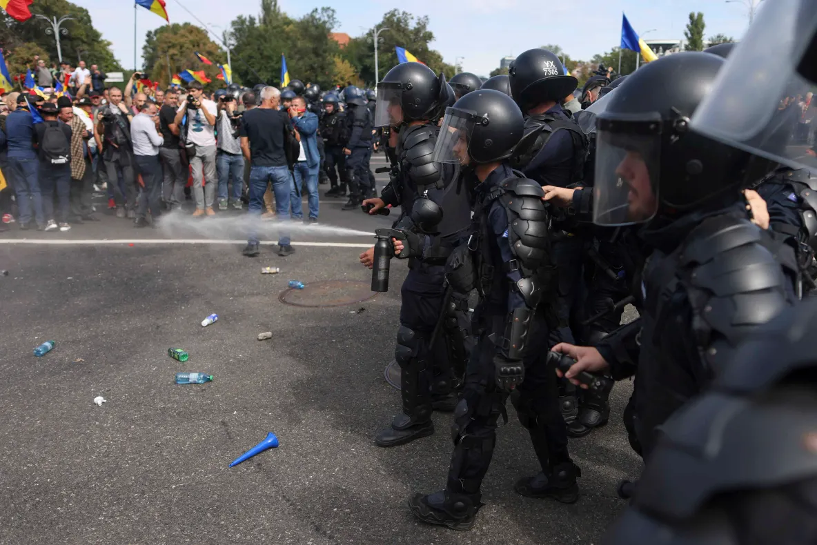 Ciocniri între fermieri și forțele de ordine, la mitingul de protest din Piața Victoriei. Pasajul Victoria, blocat - LIVE TEXT