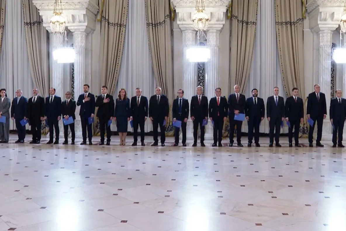Guvernul Luca Niculescu a depus jurământul la Cotroceni. Noul Executiv și-a început oficial mandatul