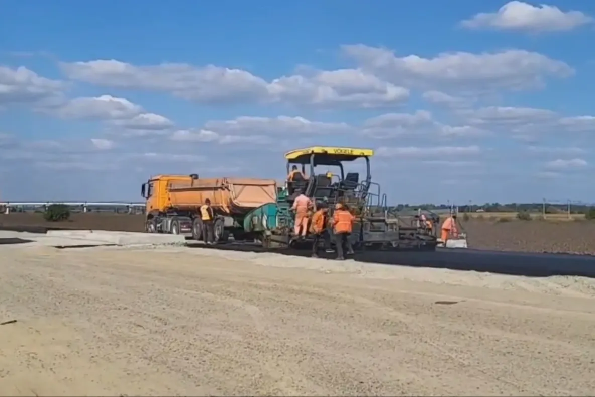 Lotul 1 al A7 Bacău–Pașcani a depășit 70%: se montează grinzi la nodul rutier de la Filipești