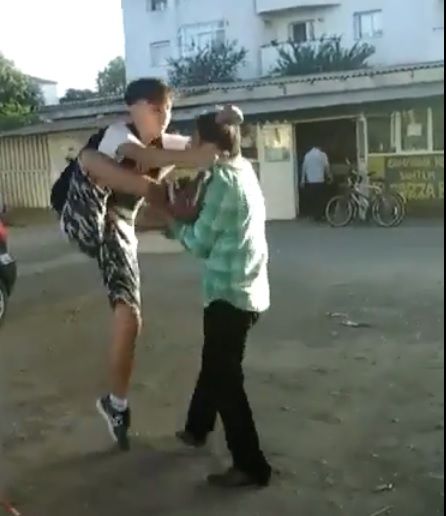 Poliția face cercetări în cazul unui tânăr violent