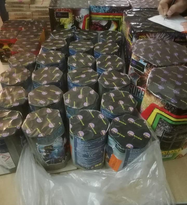 Peste 50 de kg de articole pirotehnice, confiscate în noaptea de Revelion