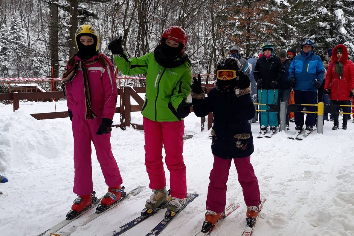 (FOTO) S-a deschis sezonul de schi pe pârtia „Nemira” din Slănic Moldova